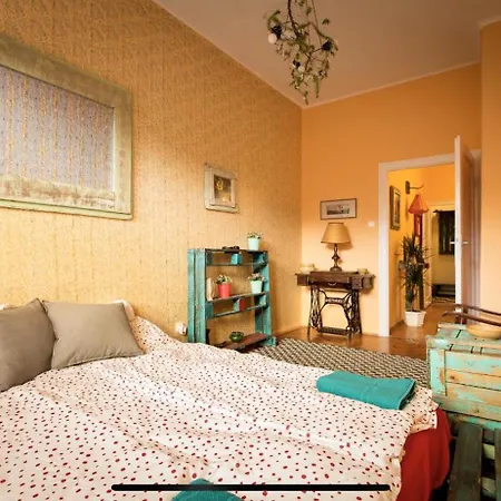 Boho Hidaway Near The Castle